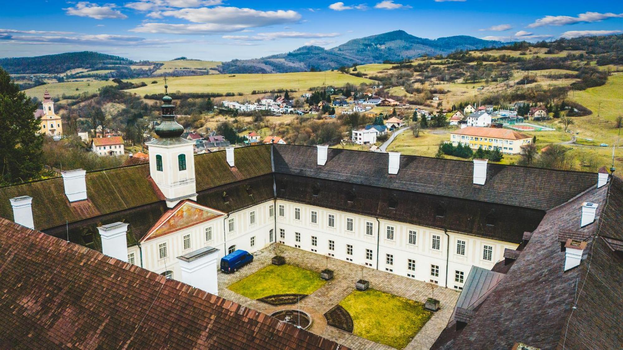 Sovi Dom- Historicke Apartmany Z 19 Storocia, 4Km Od Banskej Stiavnice Svätý Anton Exterior foto