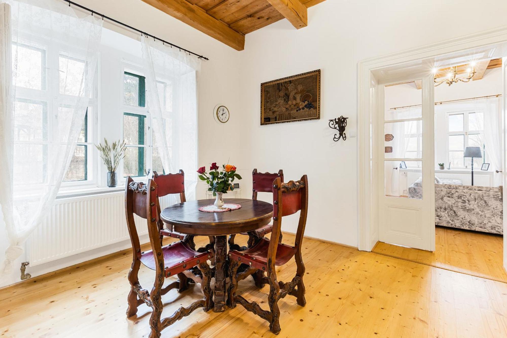 Sovi Dom- Historicke Apartmany Z 19 Storocia, 4Km Od Banskej Stiavnice Svätý Anton Exterior foto