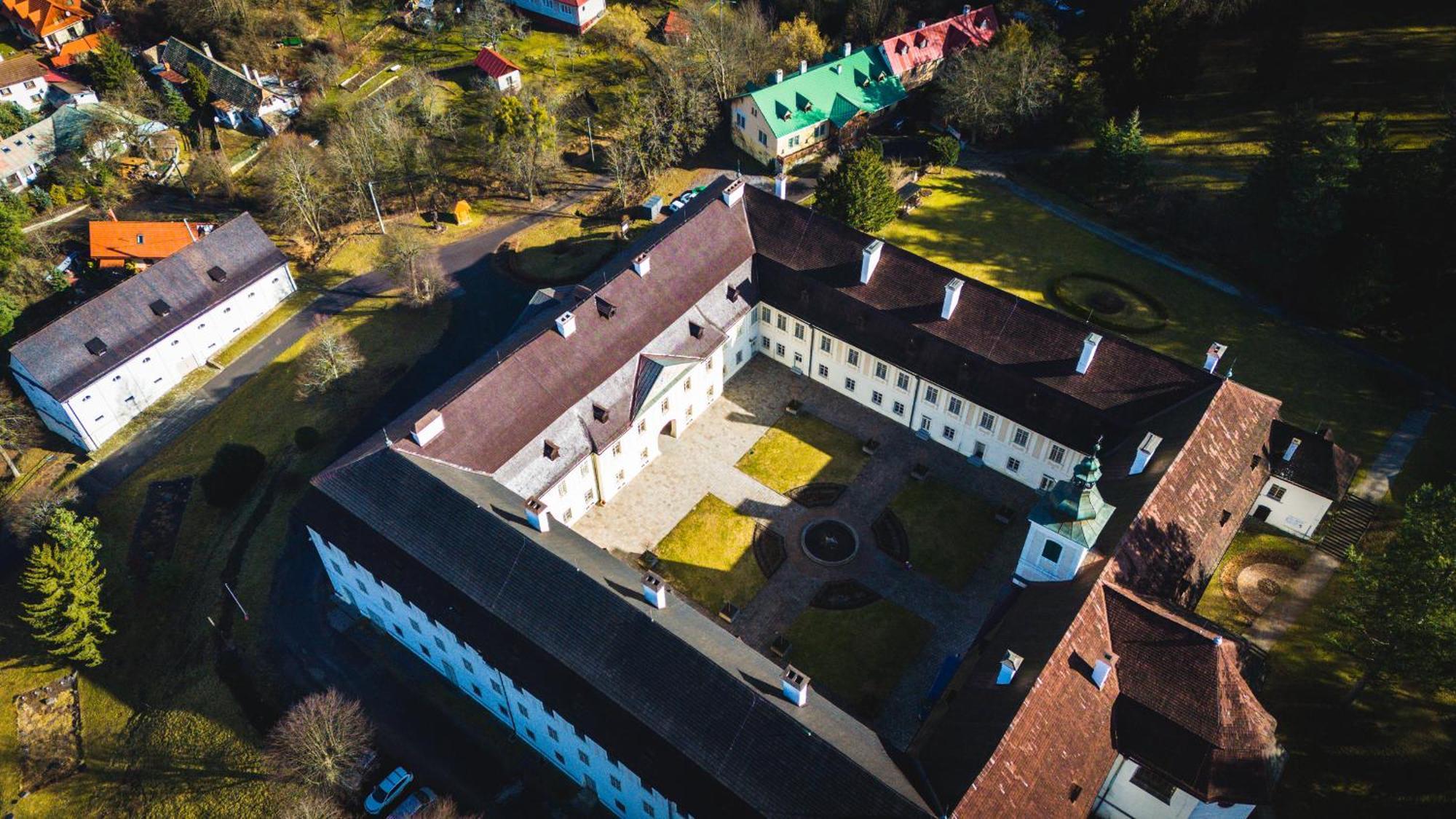 Sovi Dom- Historicke Apartmany Z 19 Storocia, 4Km Od Banskej Stiavnice Svätý Anton Exterior foto