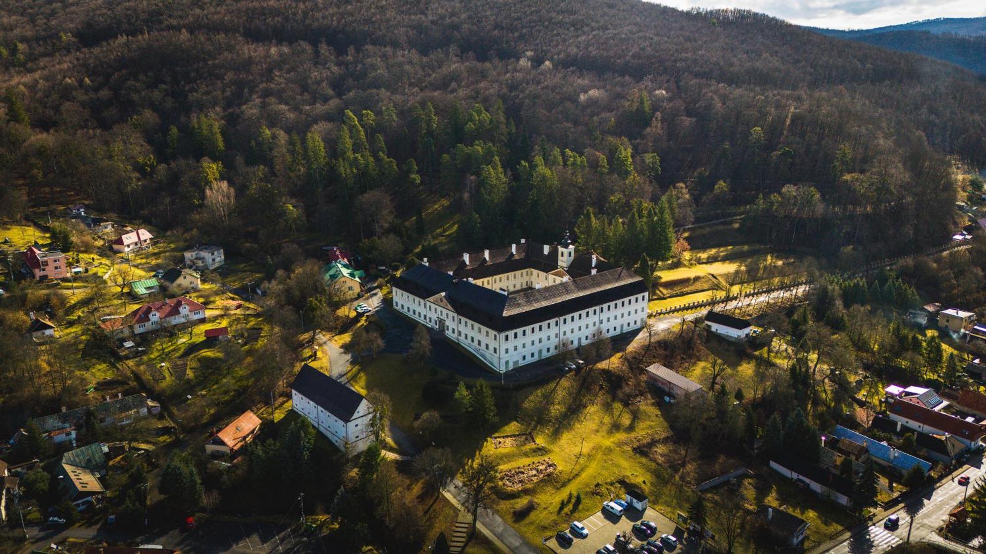 Sovi Dom- Historicke Apartmany Z 19 Storocia, 4Km Od Banskej Stiavnice Svätý Anton Exterior foto