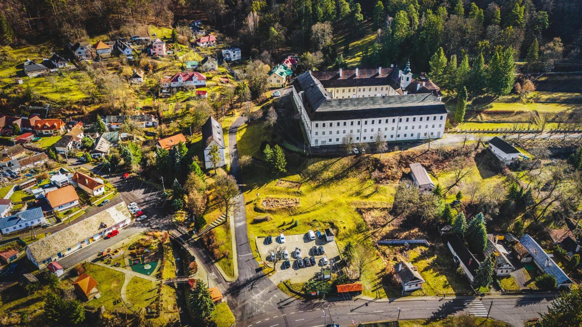 Sovi Dom- Historicke Apartmany Z 19 Storocia, 4Km Od Banskej Stiavnice Svätý Anton Exterior foto