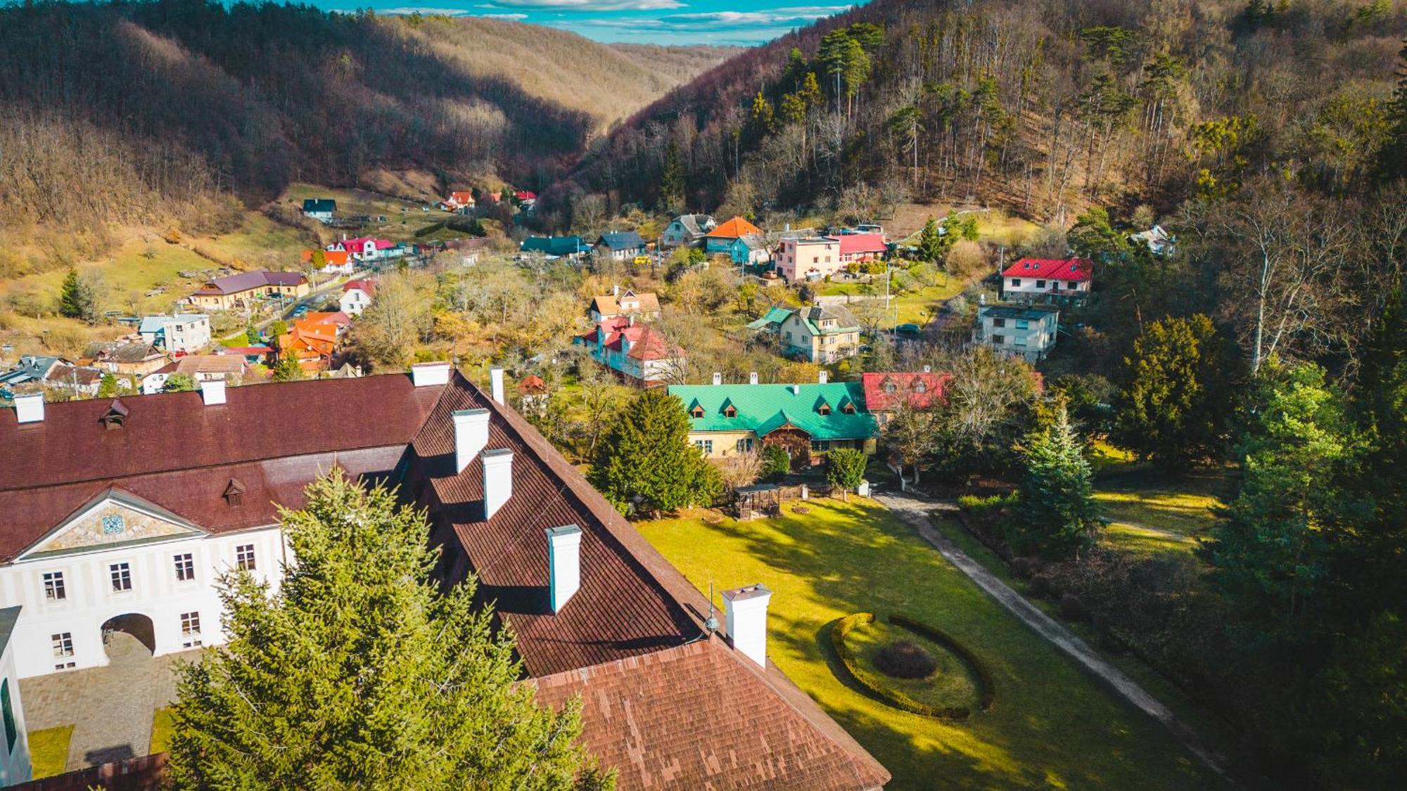Sovi Dom- Historicke Apartmany Z 19 Storocia, 4Km Od Banskej Stiavnice Svätý Anton Exterior foto