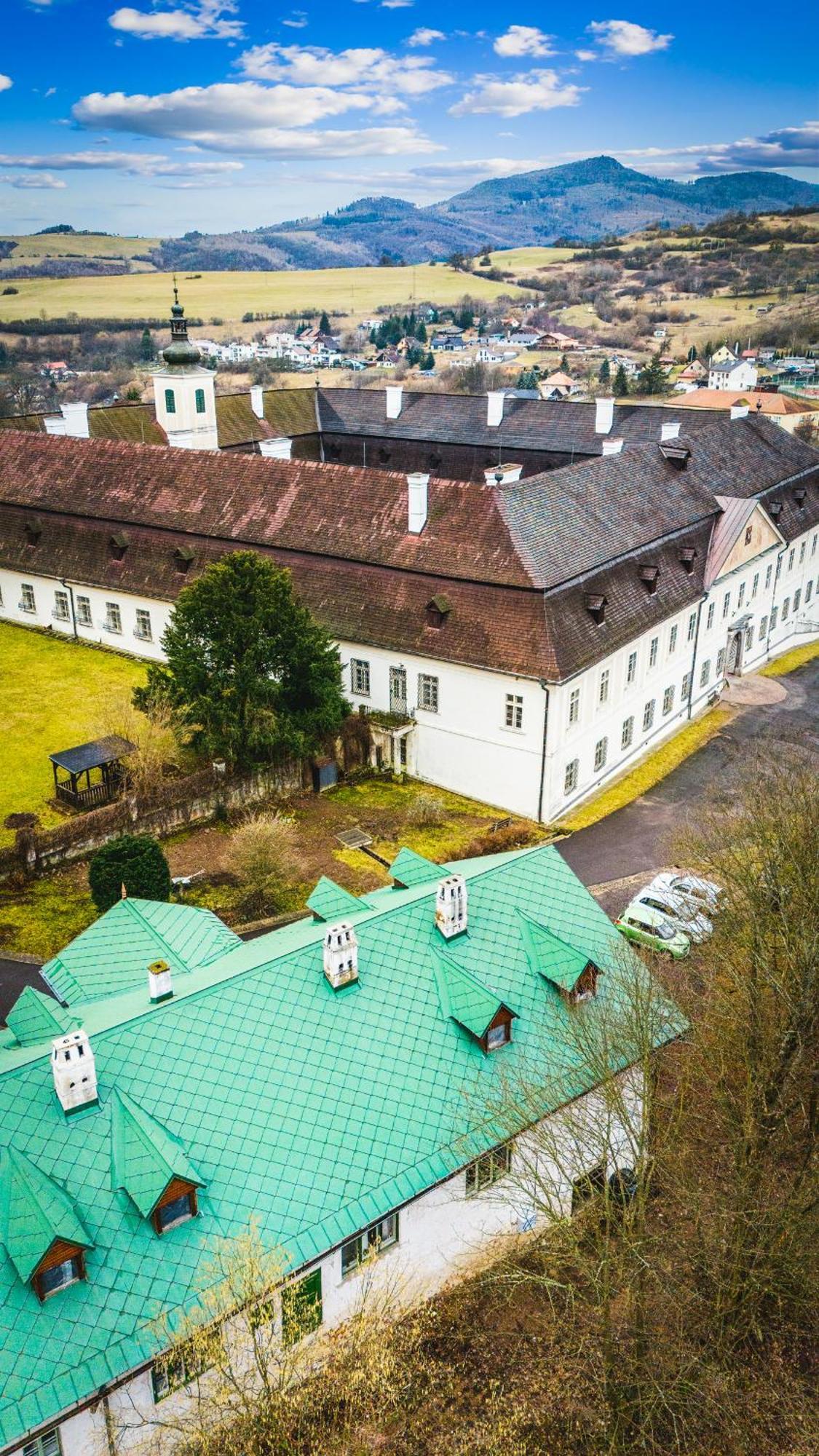 Sovi Dom- Historicke Apartmany Z 19 Storocia, 4Km Od Banskej Stiavnice Svätý Anton Exterior foto