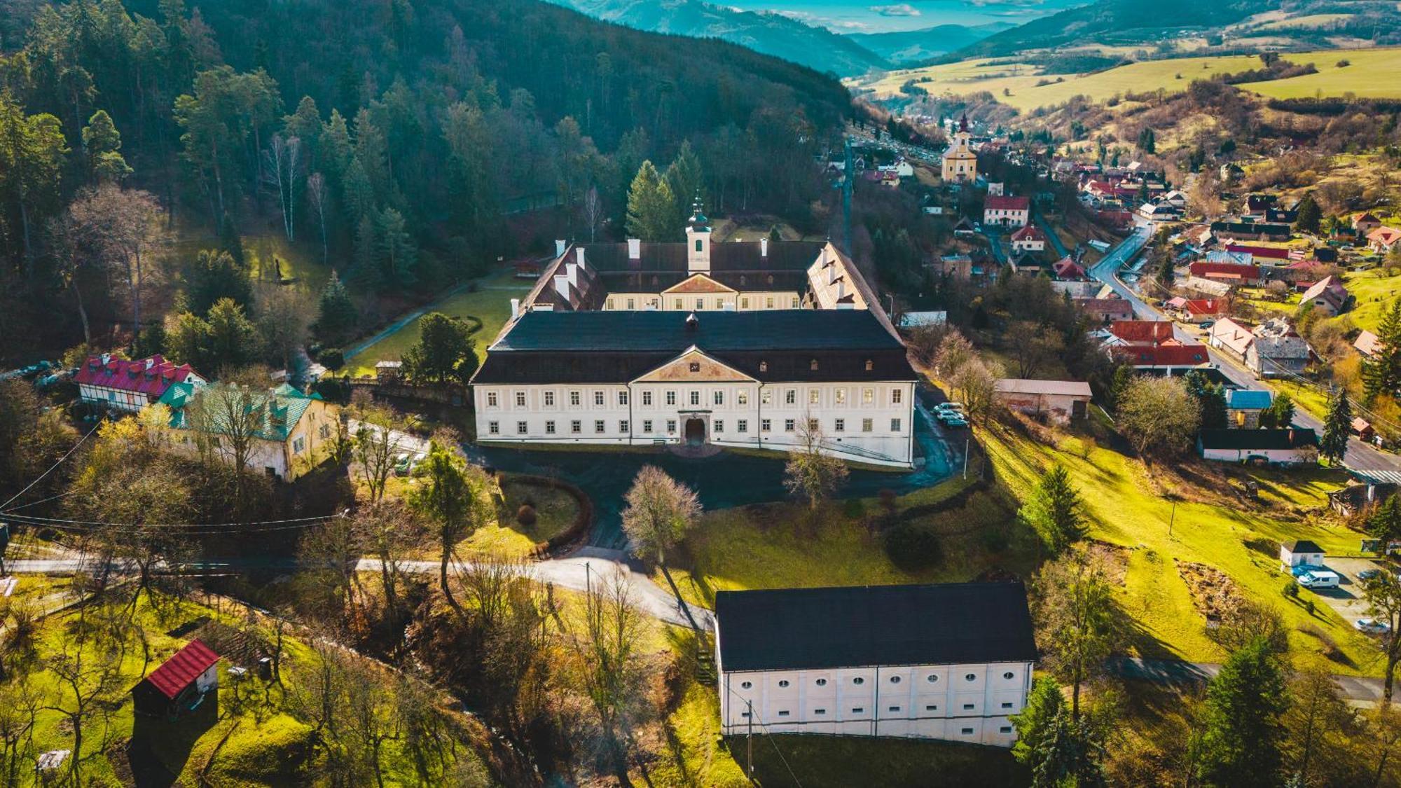 Sovi Dom- Historicke Apartmany Z 19 Storocia, 4Km Od Banskej Stiavnice Svätý Anton Exterior foto